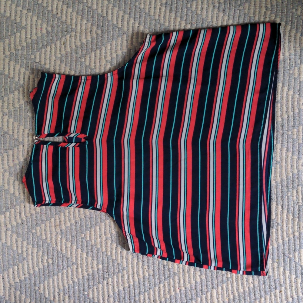 Striped Crop Top - Picture 2 of 4